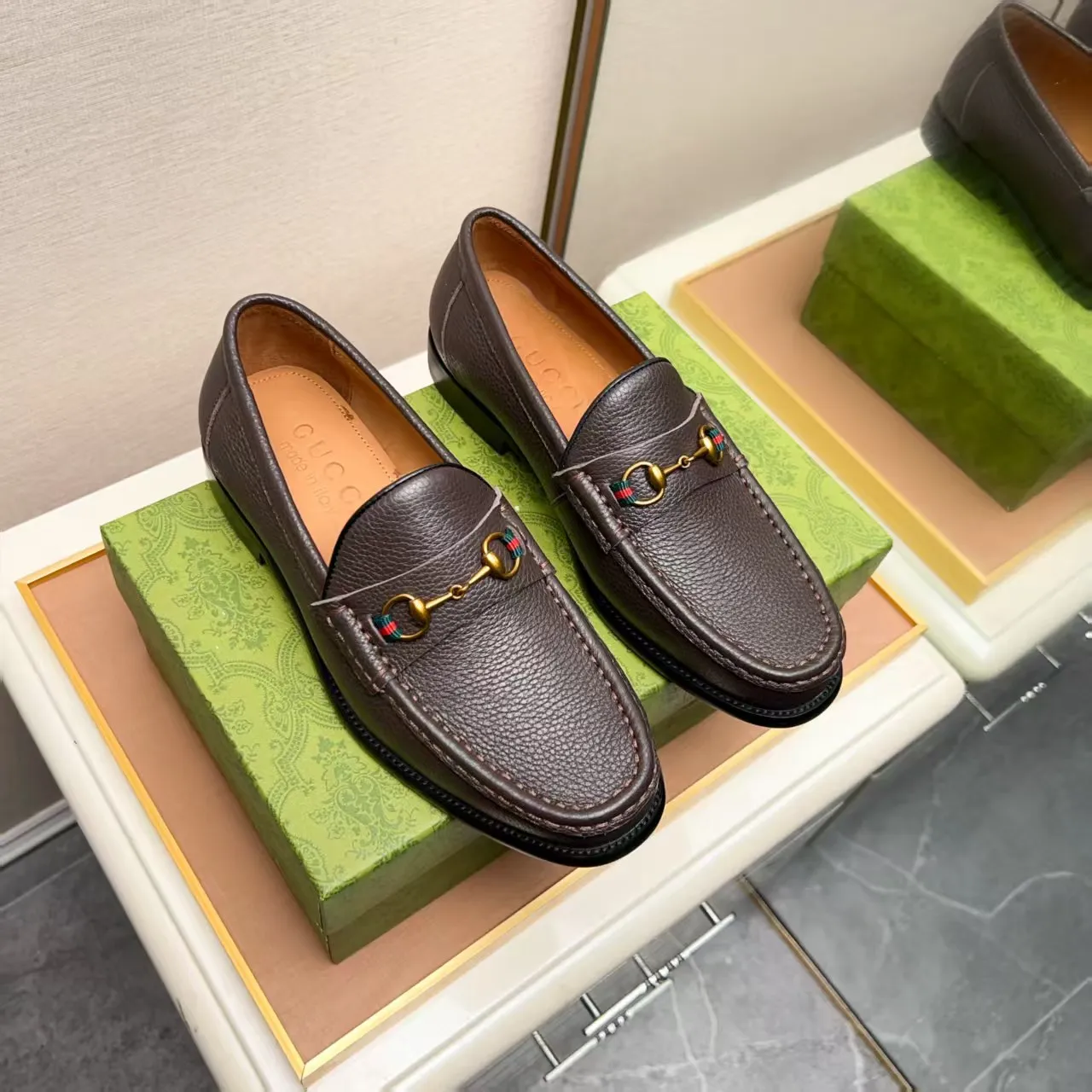 Men's men's shoes 💰460 🆘【GUCCI】Gucci ·🐂里· Hot-selling pea shoes top brand luxury, top quality, the latest fashion pea shoes.. The upper is made of original first-layer cowhide. (Full first-layer water-dyed 🐂 leather·inner). The original stylish and stylish soft rubber wear-resistant and non-slip outsole is light and comfortable on the foot, available in 2 colors! Matching code: 38-44 (customized at 45.46.47)